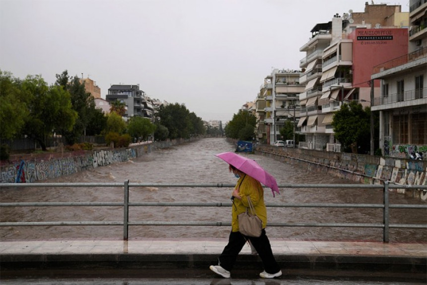 U Grčkoj palo više od 75 miliona tona vode