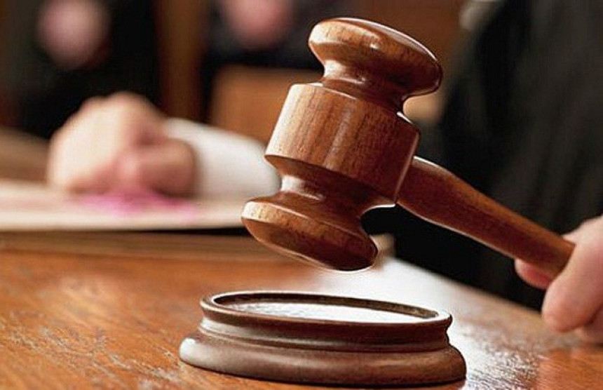 Funkcije se teško odriču, ni afere ne pokreću ostavke