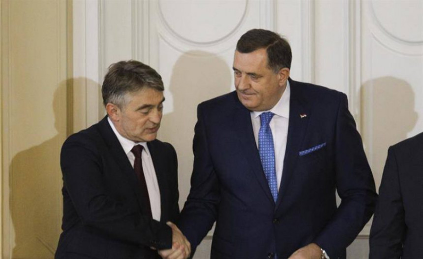 Dodik tvrdi da je i Komšić sa njim nekada pio - Komšić potvrđuje: "Tačno je, pili smo kada smo proslavljali ANP"