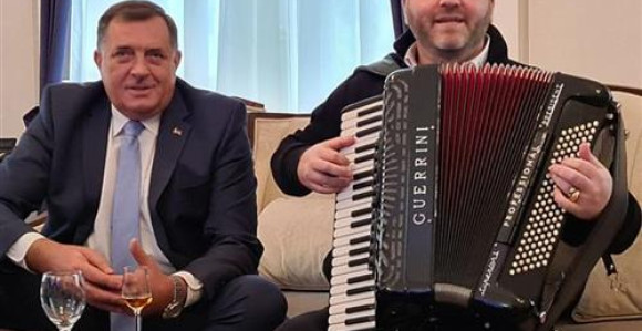 Borenović: "Čega se pametan stidi, budala se ponosi"