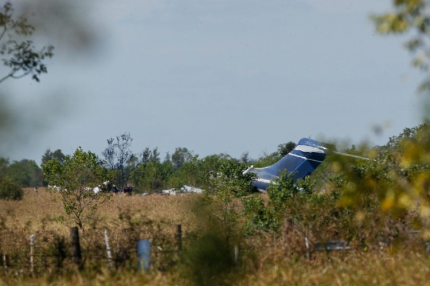 Avion se srušio pri polijetanju, svi preživjeli