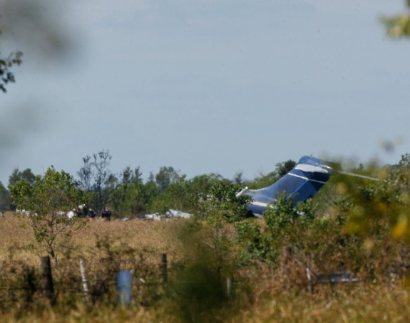 Avion se srušio pri polijetanju, svi preživjeli