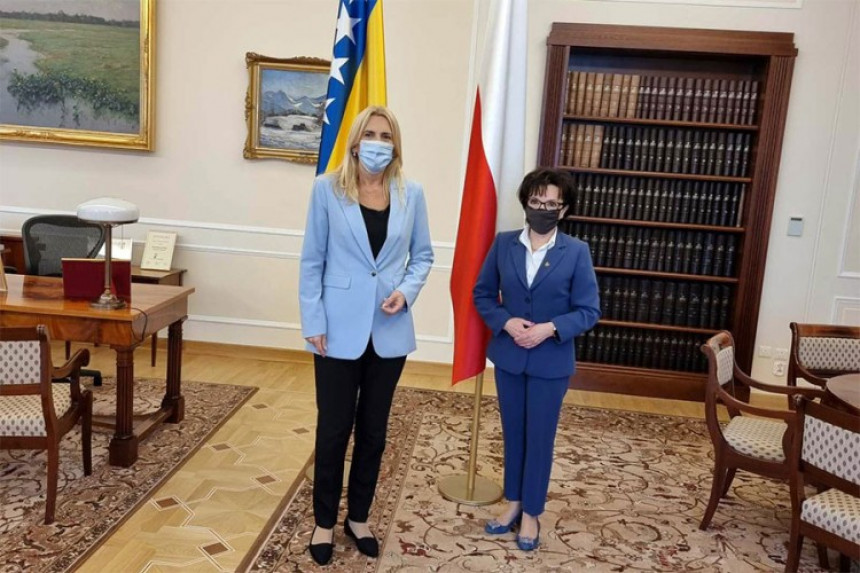 Predsjednica Srpske zaboravila zastavu Republike Srpske?!
