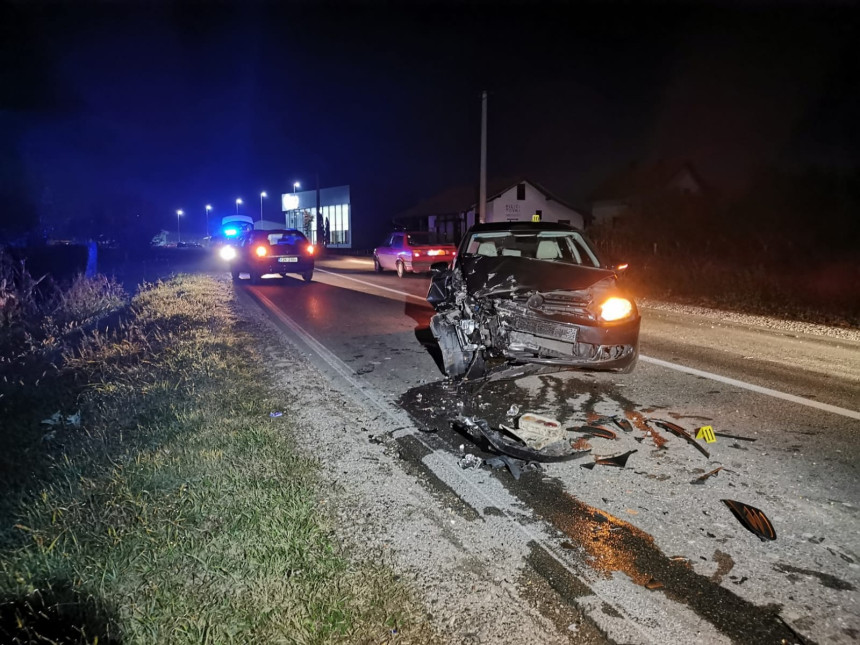 Udes na putu Brčko-Bijeljina, mladić povrijeđen