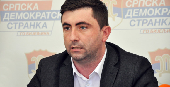 Ugledajte se na predsjednika Vučića i Srbiju