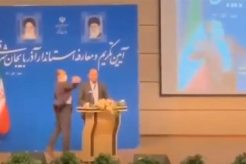 Novi guverner Irana ošamaren dok je držao govor