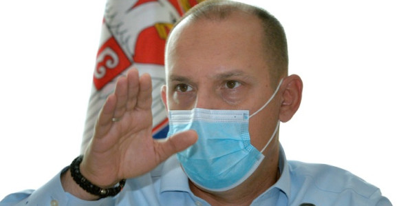 Protesti ispred zgrade dr Kona i Tiodorovića