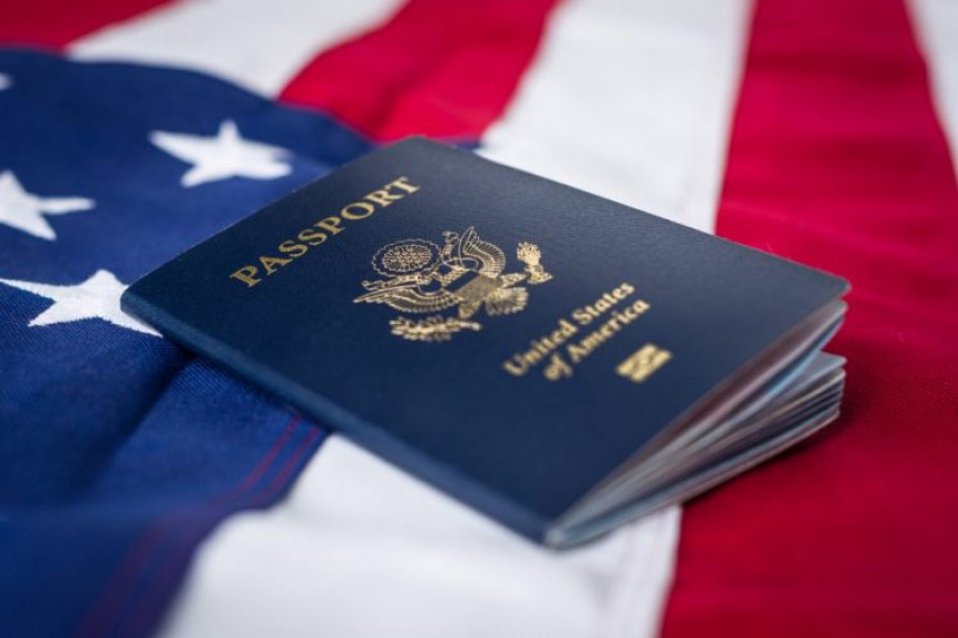 SAD izdale prvi pasoš za rodno neutralnu osobu