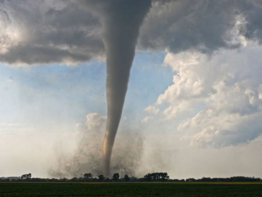 Tornado pogodio Teksas i Luizijanu (VIDEO)