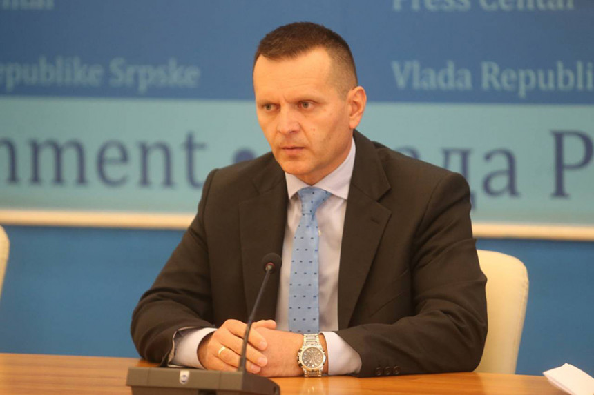 Лукач: Политичаре који призивају на рат санкционисати