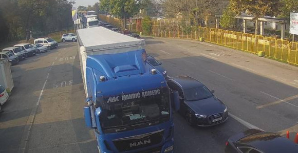 Na prelazu Gradiška gužva u oba smjera