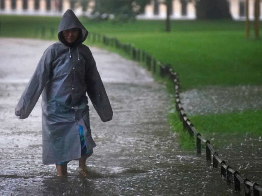 В. Британија: Обилне падавине, на снази жуто упозорење