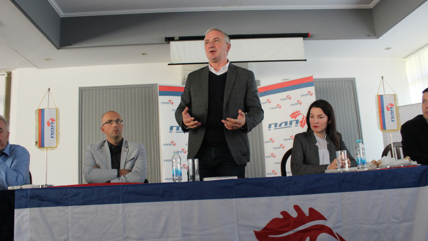 I u SNSD-u ima čestitih ljudi koji vide propast vođe