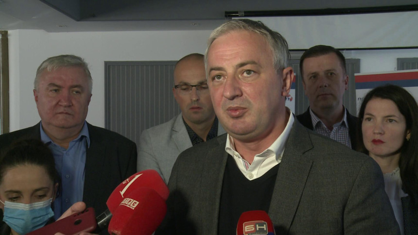 "Dodik saradnjom sa strancima razbio jedinstvo"