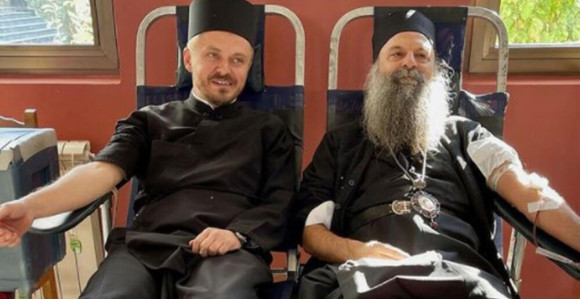 Patrijarh Porfirije i otac Milan darovali krv