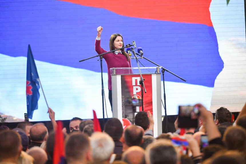 Dodik malo igrao za svoje interese, malo za strance koji su ga doveli, kako mu je odgovaralo