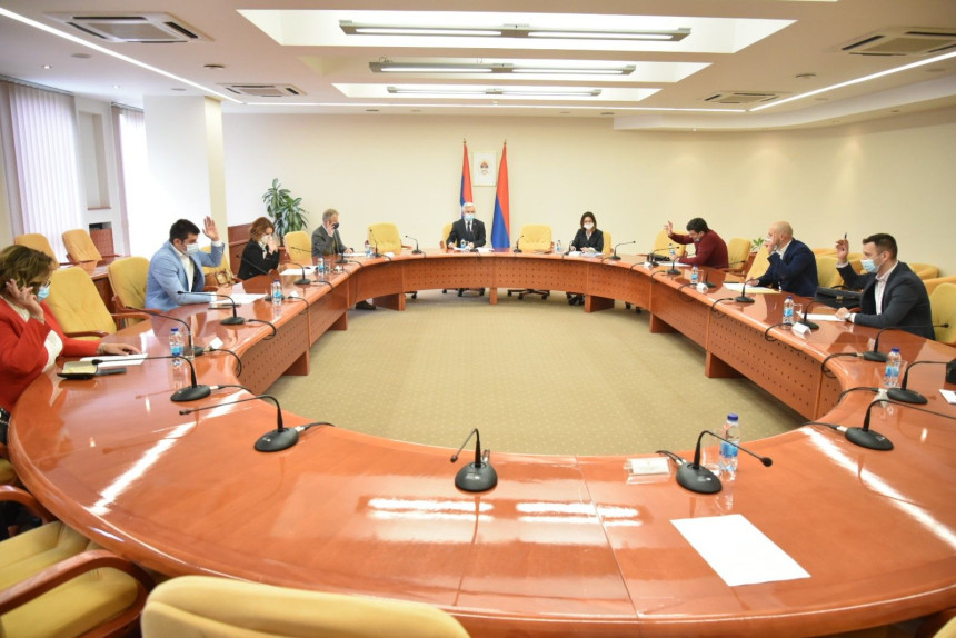 Законом о ћирилици није повријеђен национални интерес