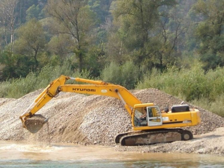 Поднесен извјештај због нелегалног вађења шљунка