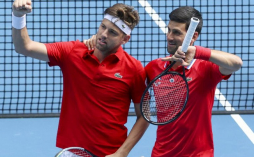 Novak Đoković i Filip Krajinović slavili u Parizu