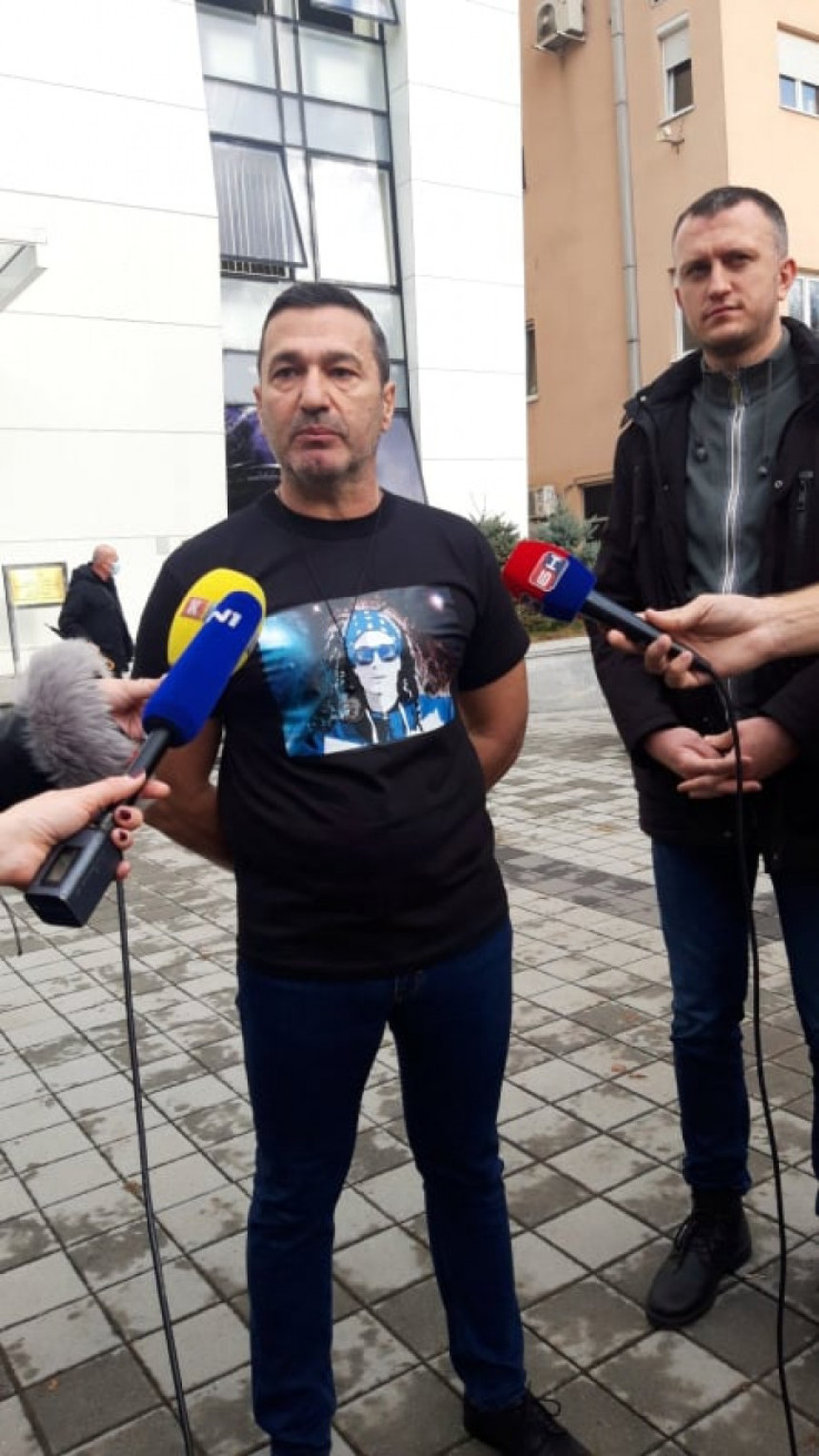 Суђење у Основном суду фарса и треба га обуставити