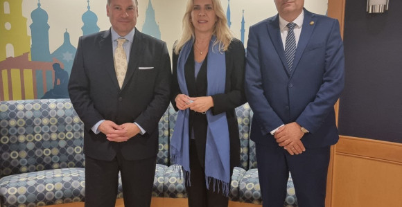 Na istom mjesti u isto vrijeme Željka i Đilas kod Eskobara