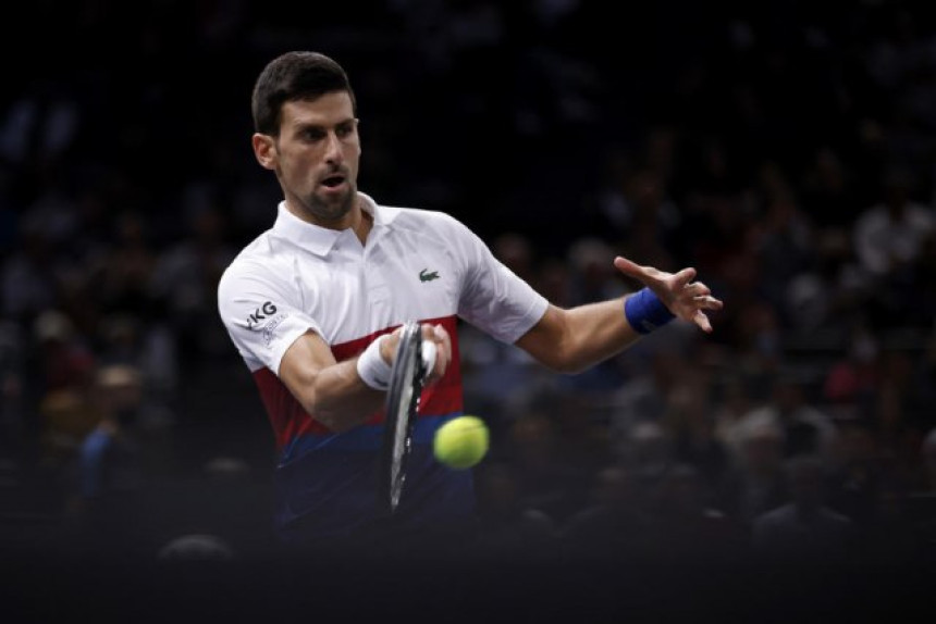 Nole u polufinalu Pariza nakon neobičnog meča