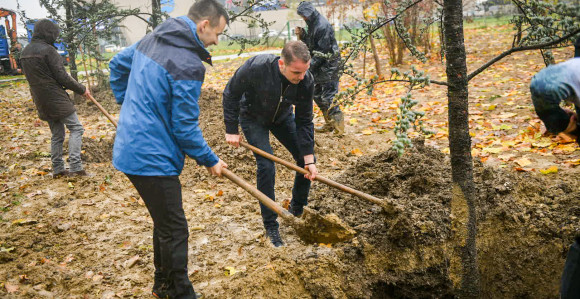 Zasađena prva stabla u novom gradskom parku