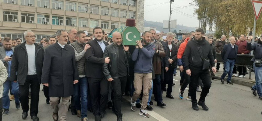Na sahrani Muamera Zukorlića hiljade uplakanih vjernika