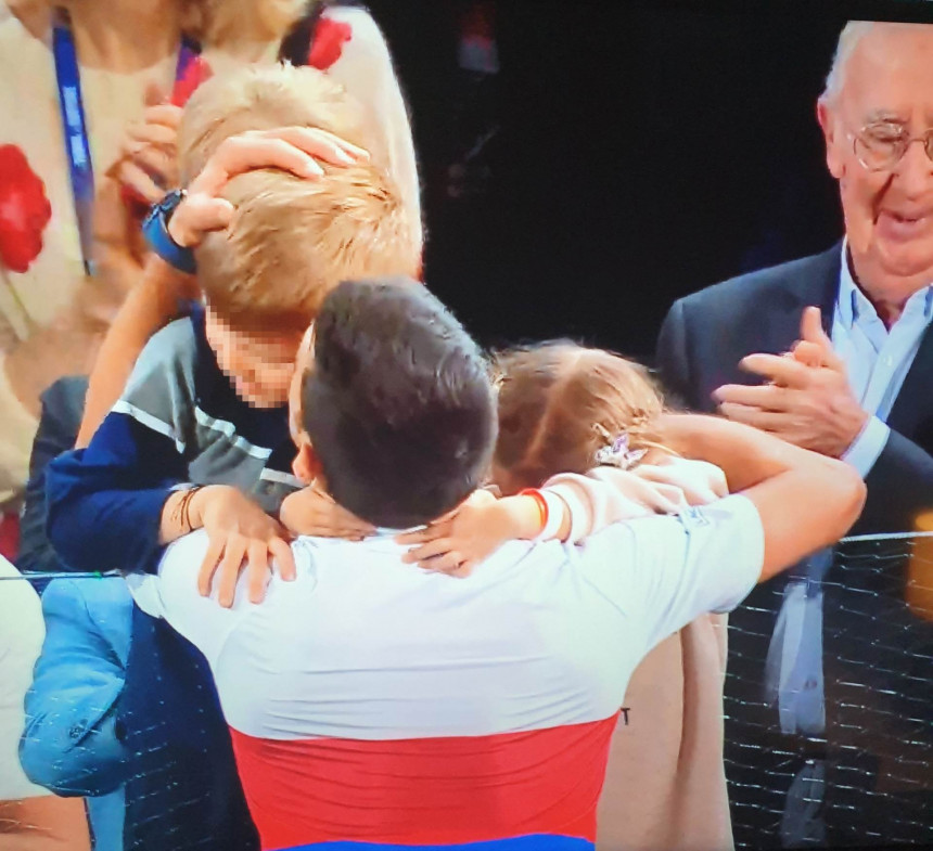 Emotivno finale u Parizu: Tako tata igra tenis! 