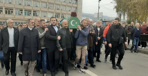 Na sahrani Muamera Zukorlića hiljade uplakanih vjernika