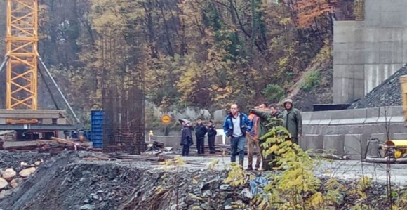 Jedan radnik se uspio spasiti, za dvojicom se traga