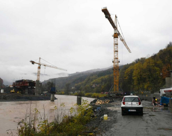 Двојица радника пали са крана у ријеку Босна