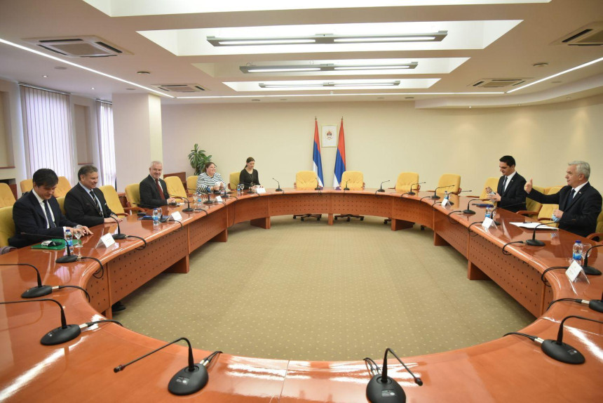 Eskobar u NSRS: Sporna pitanja rješavati dijalogom 