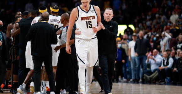 Jokić nokautirao igrača Majamija! (VIDEO)