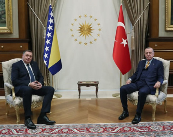 Dodik u Ankaru odletio Ristićevim privatnim avionom