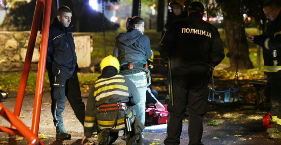 Devojka se zaglavila pa je vatrogasci vadili iz ljujlaške!