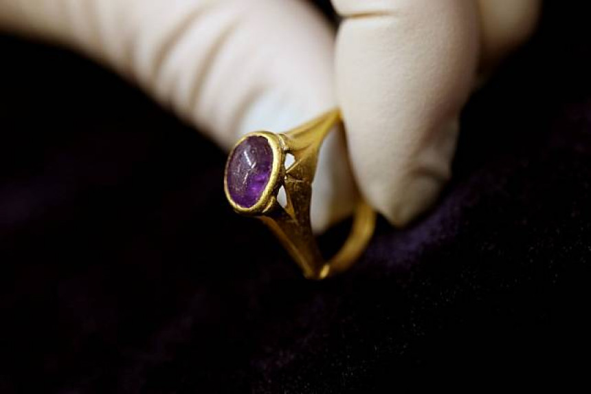 Pronađen drevni prsten koji štiti od mamurluka