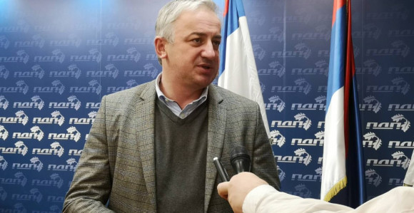 Nametnuti zakon i haos rješavati pregovorima