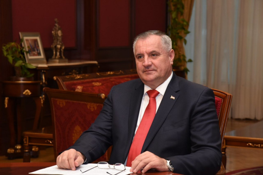 Višković najavio smanjenje poreza i povećanje plata