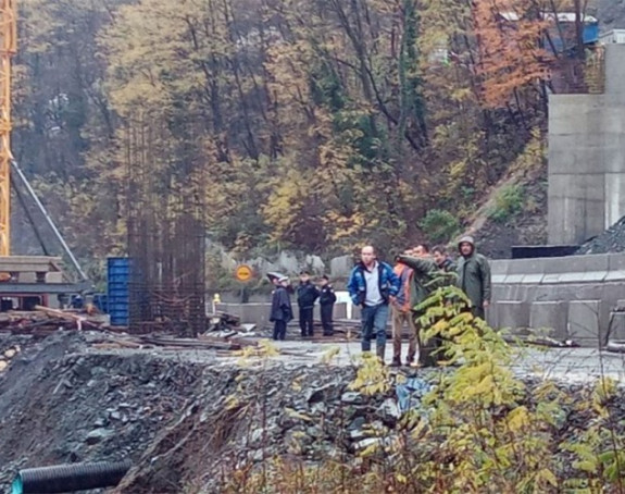 I dalje se traga za radnikom koji je upao u Bosnu