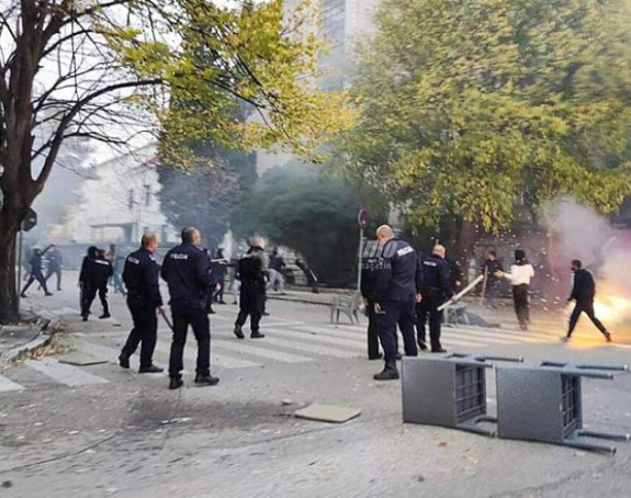 Mostar: Povrijeđeni policajci, mladić životno ugrožen