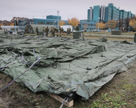 Vojska postavlja šatore za smještaj pacijenata