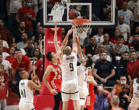 Crveno-beli u krcatom Pioniru pobijedili Partizan