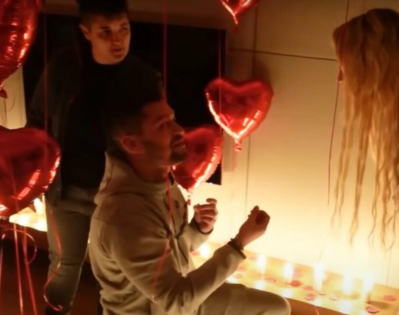 Dečko zaprosio devojku u stanu, a onda se pojavila Marija Šerifović (VIDEO)