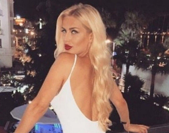 Zapaljen džip od starlete u tržnom centru "Delta"