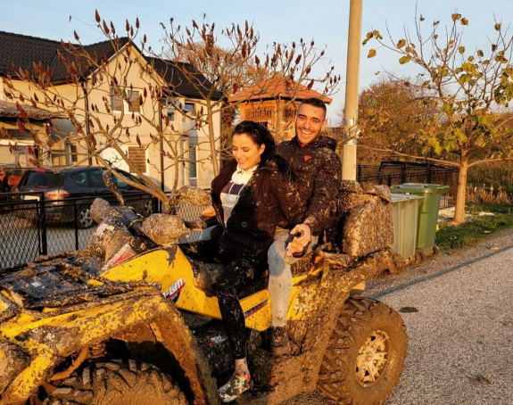 Darko pokazao kako on i Barbara uživaju na selu sa njegovom ćerkom!