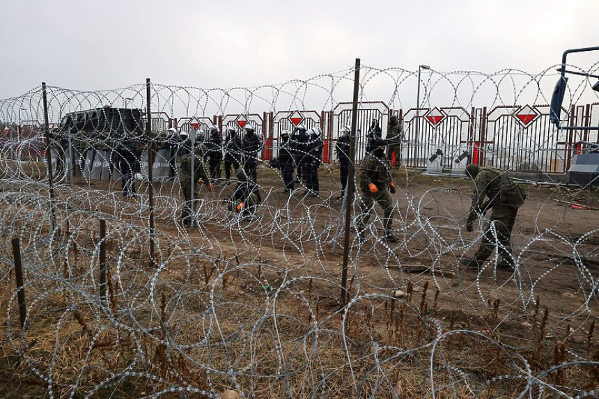 Vojska vježba podizanje žice na granici s Rusijom