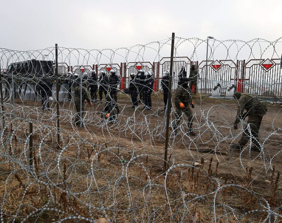 Vojska vježba podizanje žice na granici s Rusijom