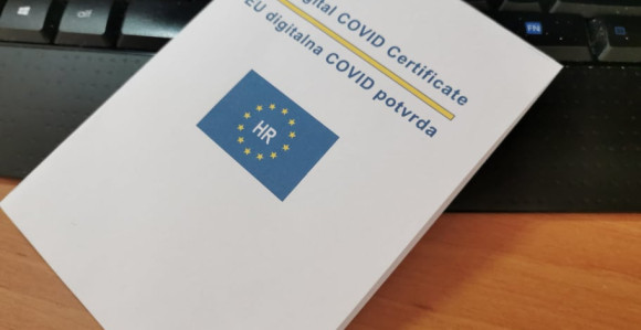 Medicinska sestra prodavala potvrde o vakcinaciji