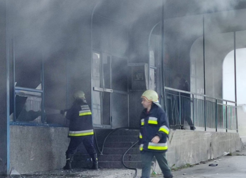 U požaru izgorjela Autobuska stanica u Srebrenici